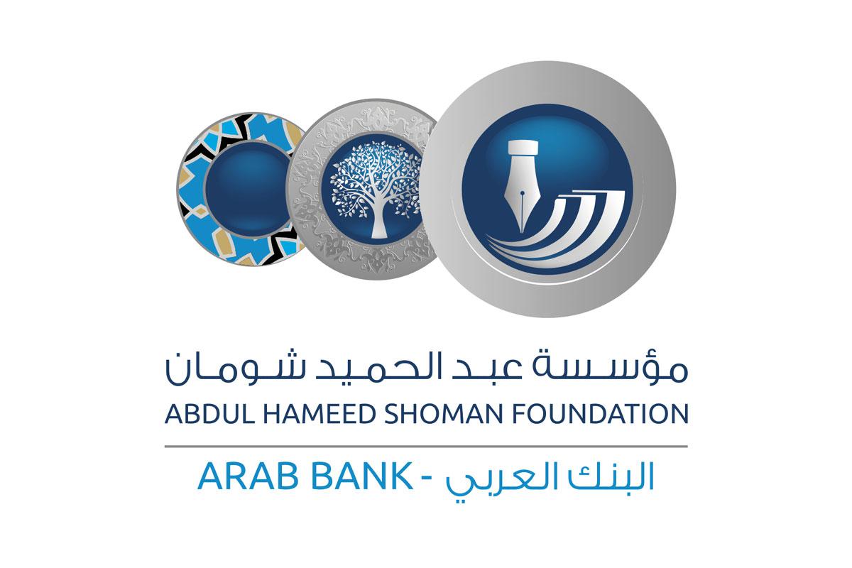 درع يحمل اسم الجائزة وشعارها