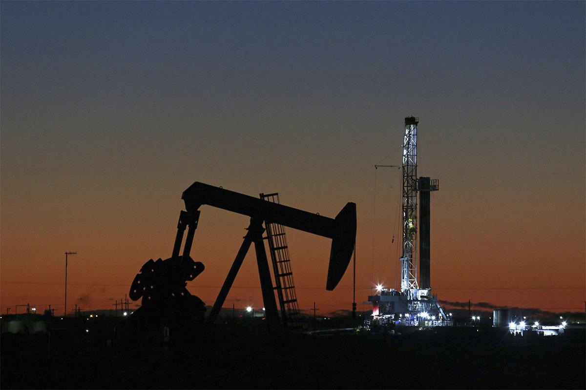 The US has surpassed Russia and Saudi Arabia as the world's biggest oil producer