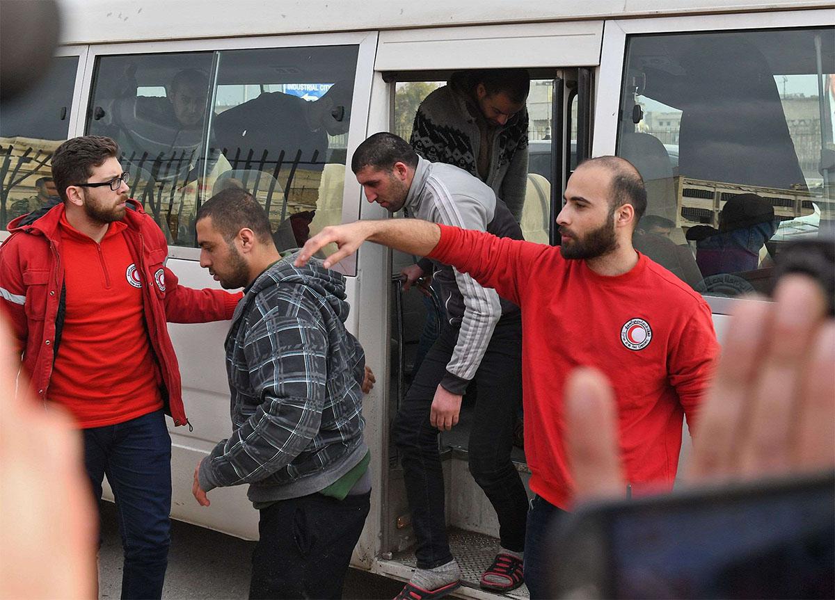 The prisoner exchange was supervised by Syrian Red Crescent staff 
