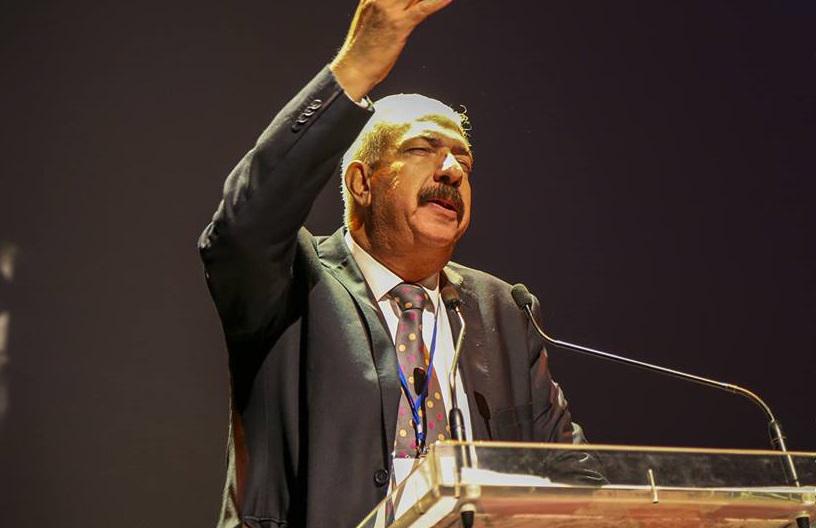 الشاعر الفلسطيني/الأردني يوسف عبدالعزيز (الصورة من الصفحة الرسمية لأيام قرطاج الشعرية على فيسبوك)