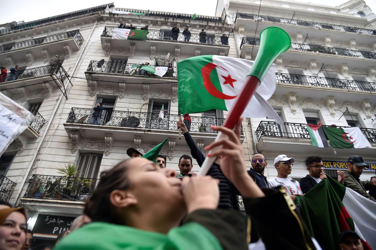 تظاهرة في الجزائر تطالب برحيل فوري لبوتفليقة