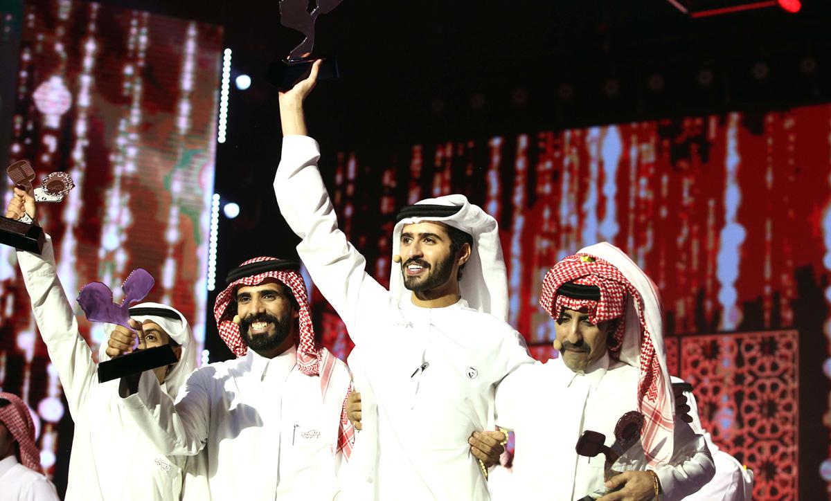 عسى الله يوسع صدر من يرفع المنكوس ** يوسع صدور الناس لو يوجعه صدره
