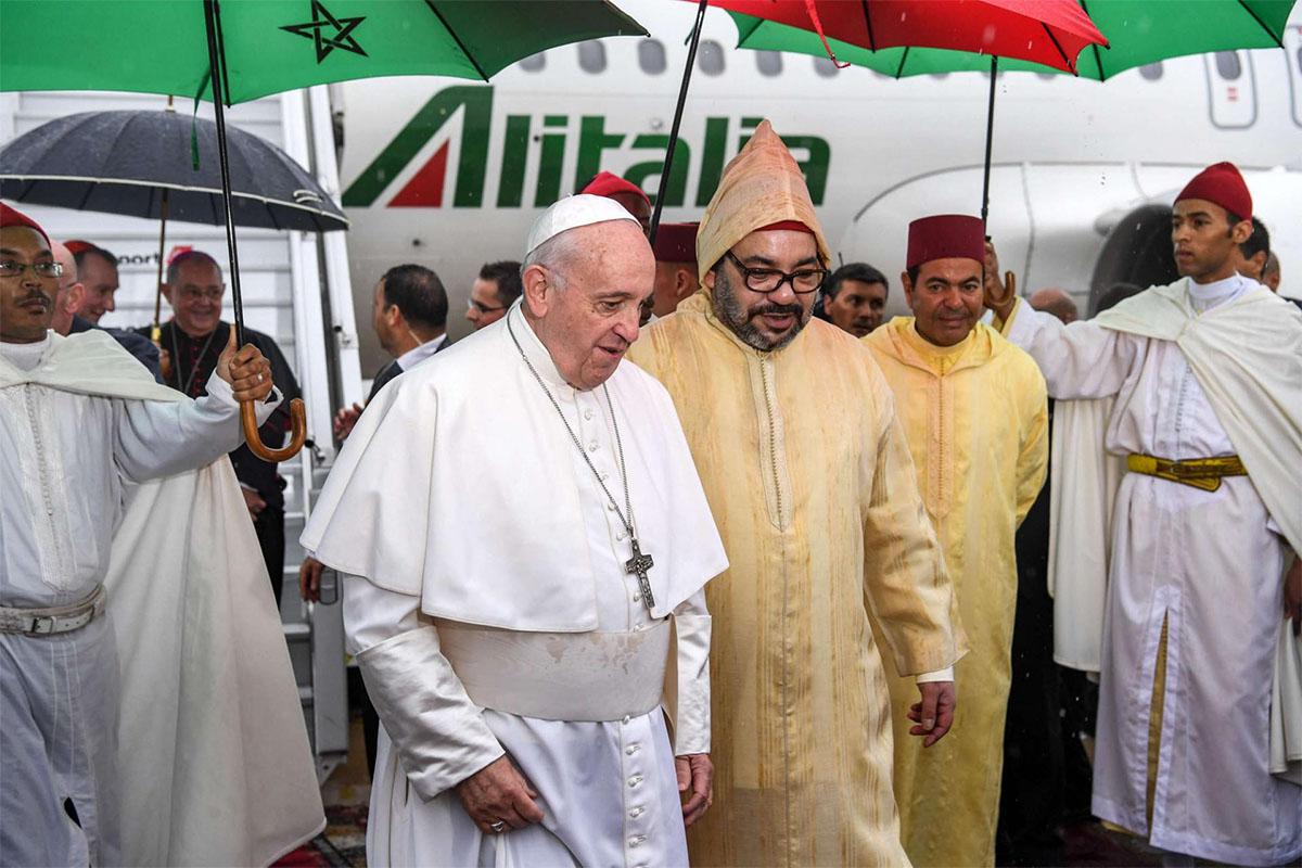 Pope Frasncis meets the commander of the faithful