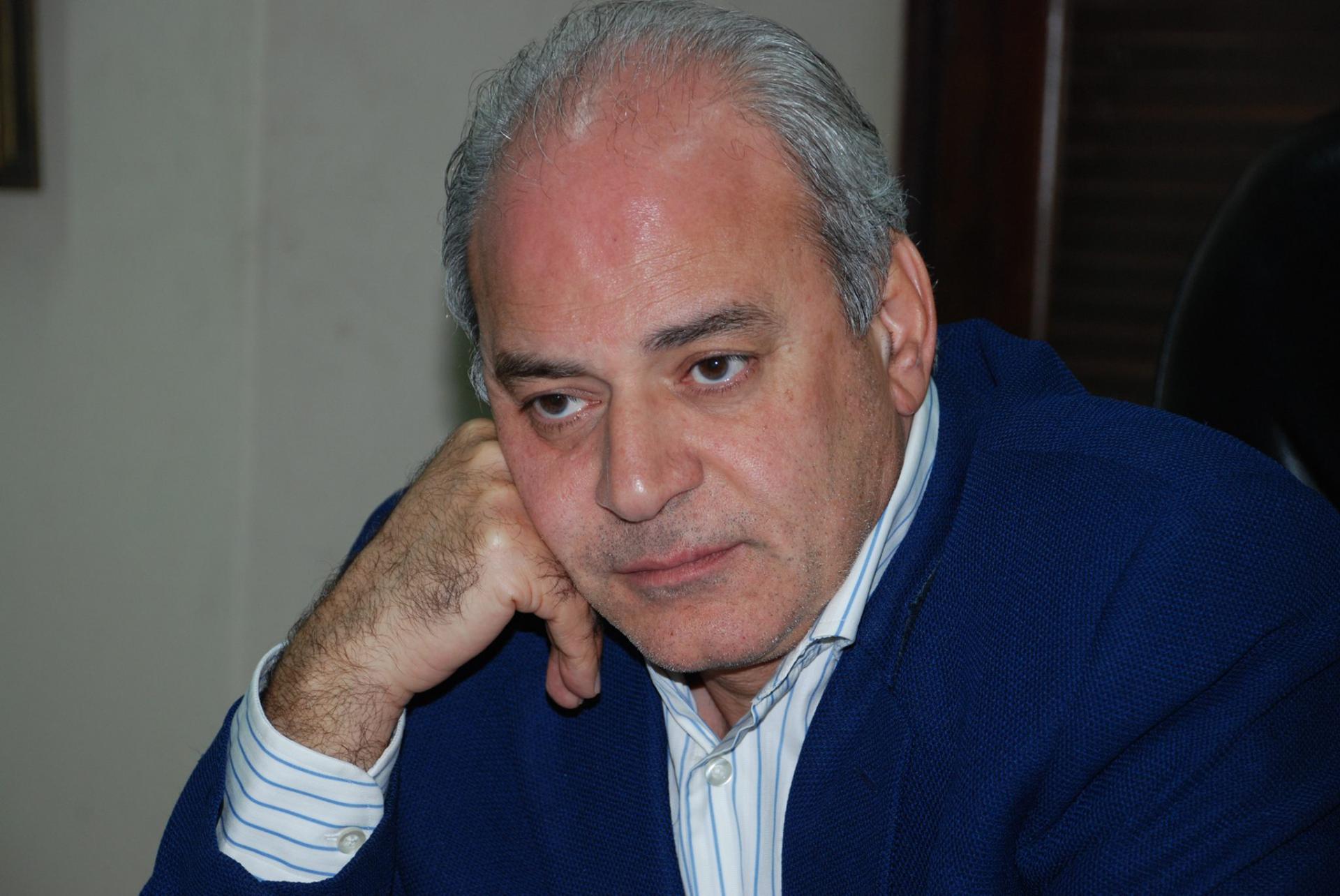 الناقد سمير غريب (الصورة من صفحته الرسمية على فيسبوك)