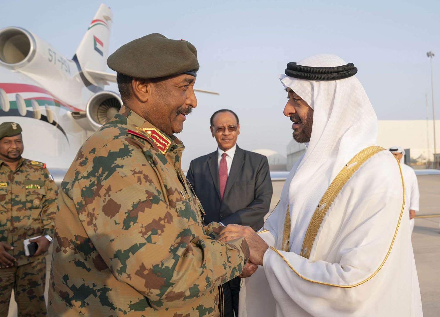 الشيخ محمد بن زايد ولي عهد أبوظبي يستقبل رئيس المجلس العسكري في السودان عبدالفتاح البرهان