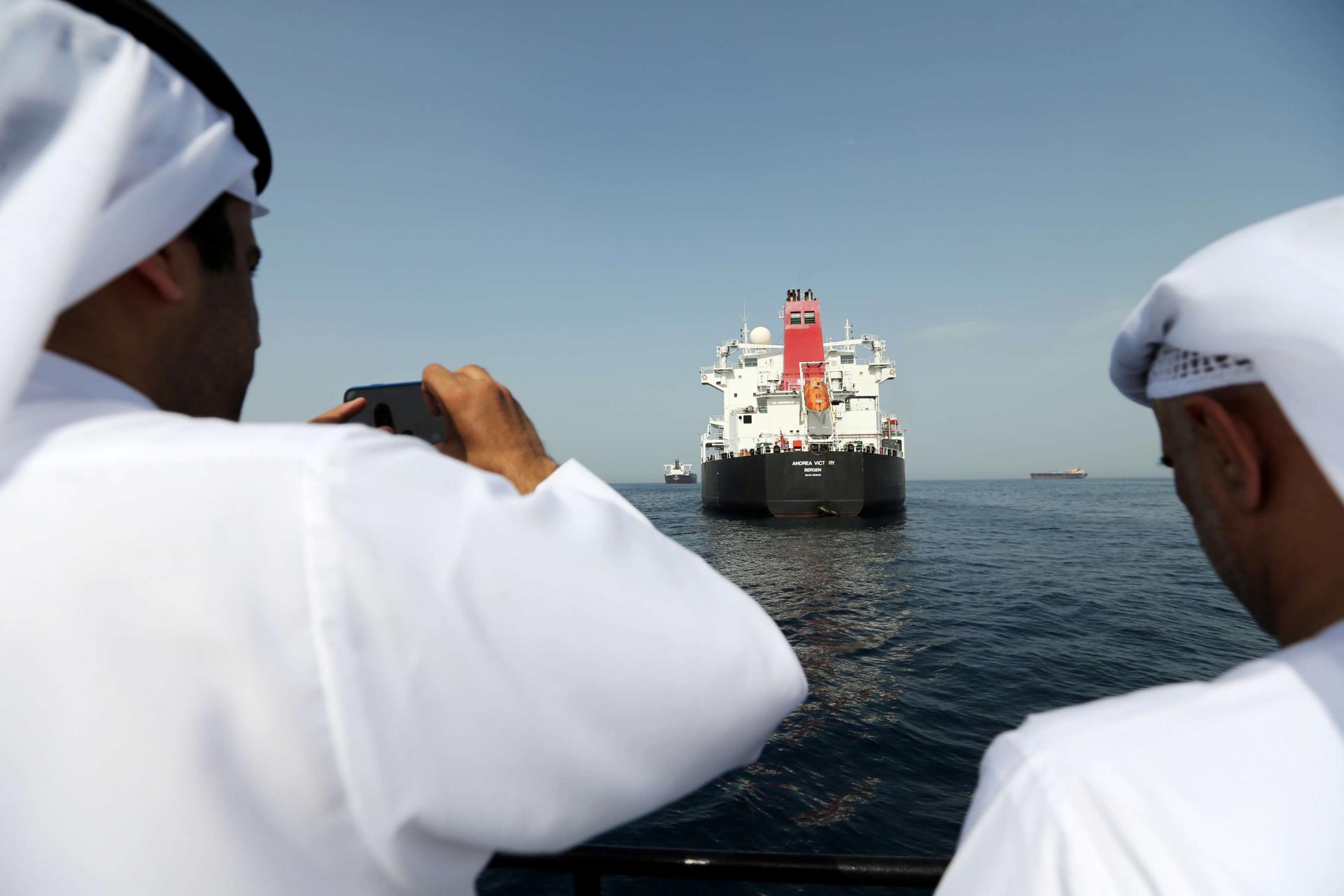 عمليات تخريب ناقلات نفط قبالة سواحل الامارات