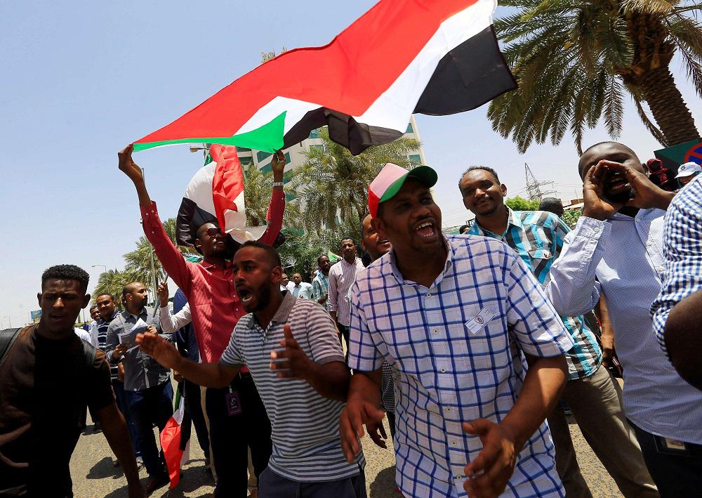 المحتجون في السودان