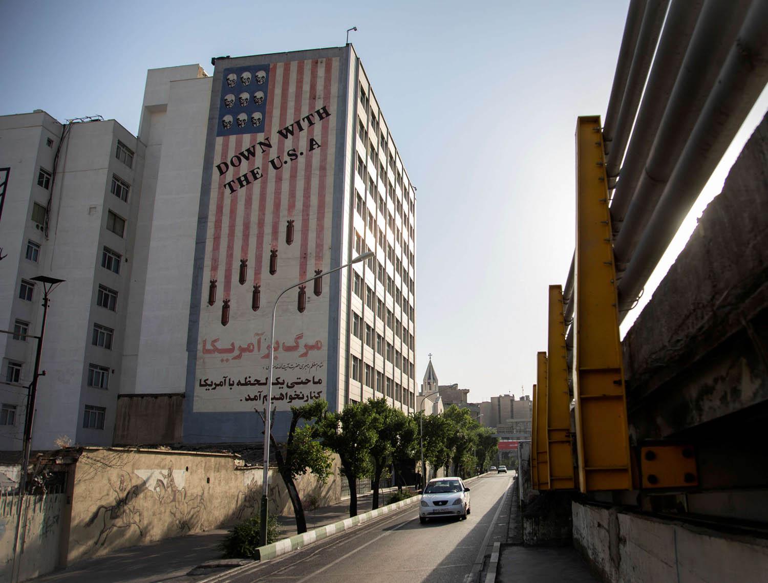 جدارية في طهران
