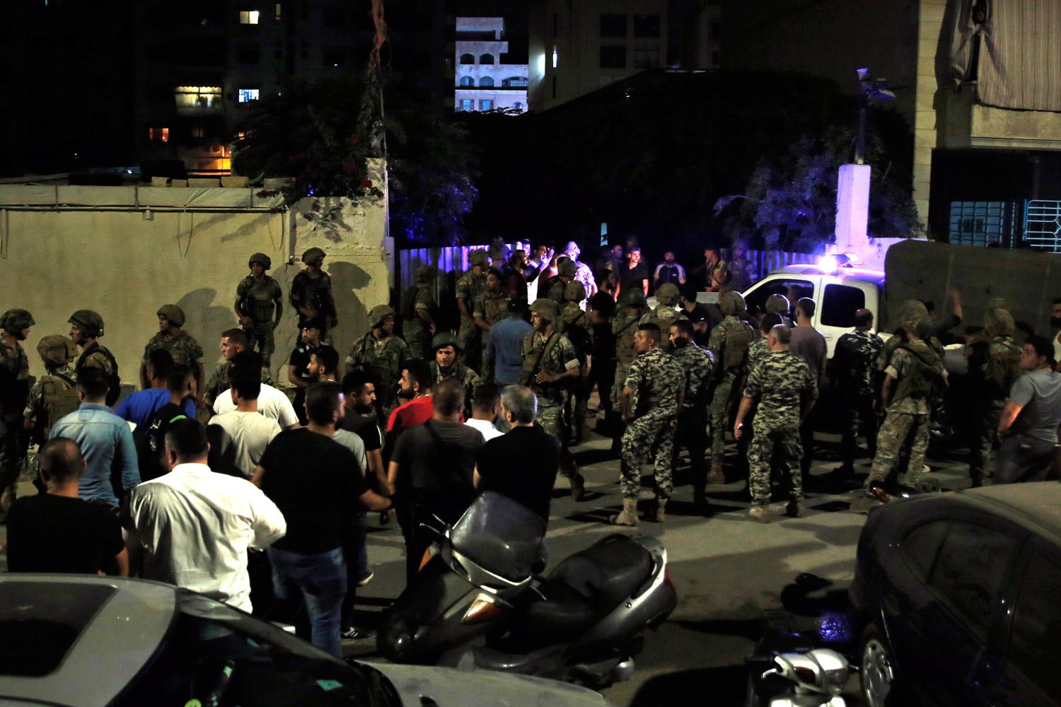 طائرة سقطت وأخرى انفجرت في منطقة معوّض