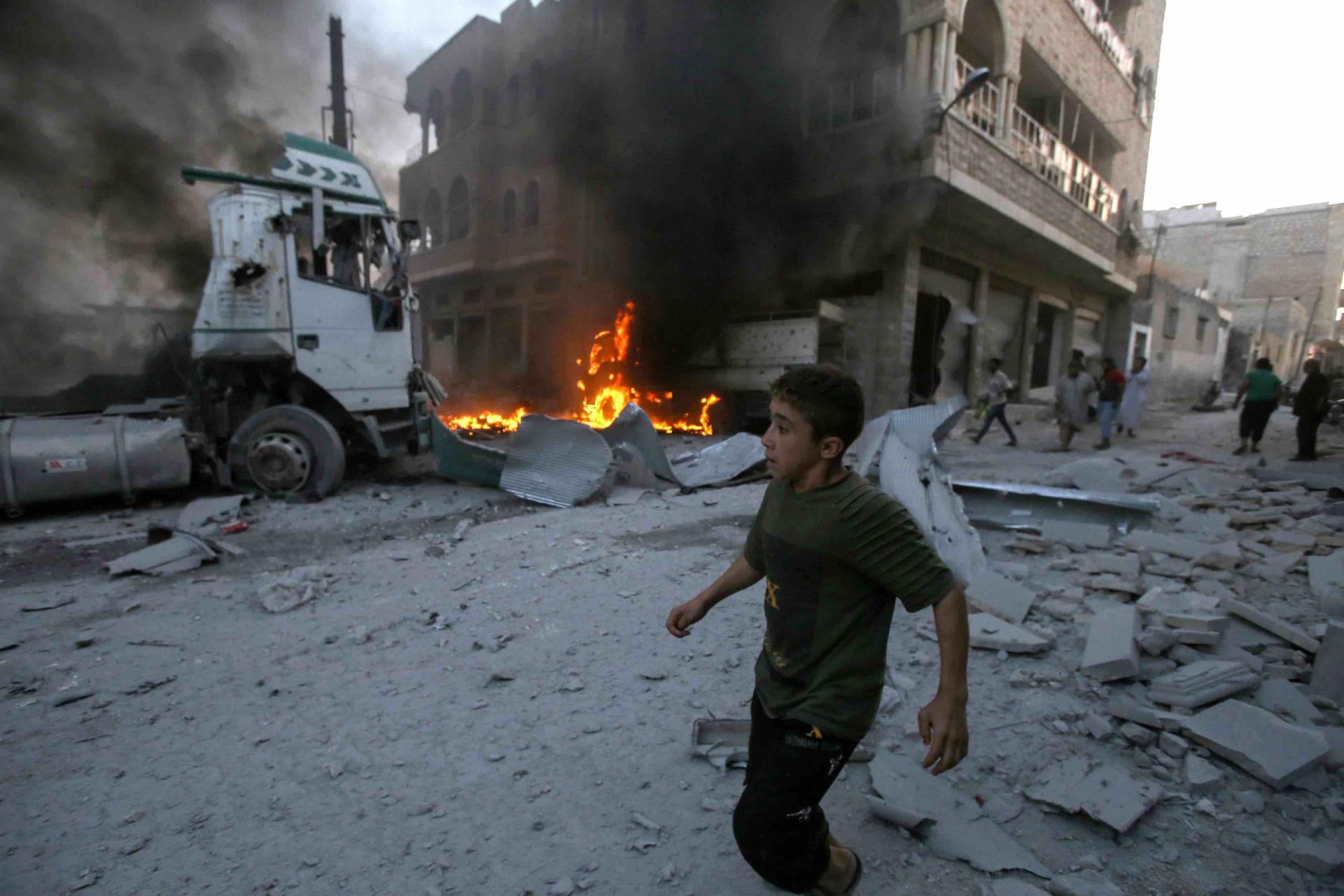 Overnight, pro-government fighters "managed to advance in the southern Idlib countryside"