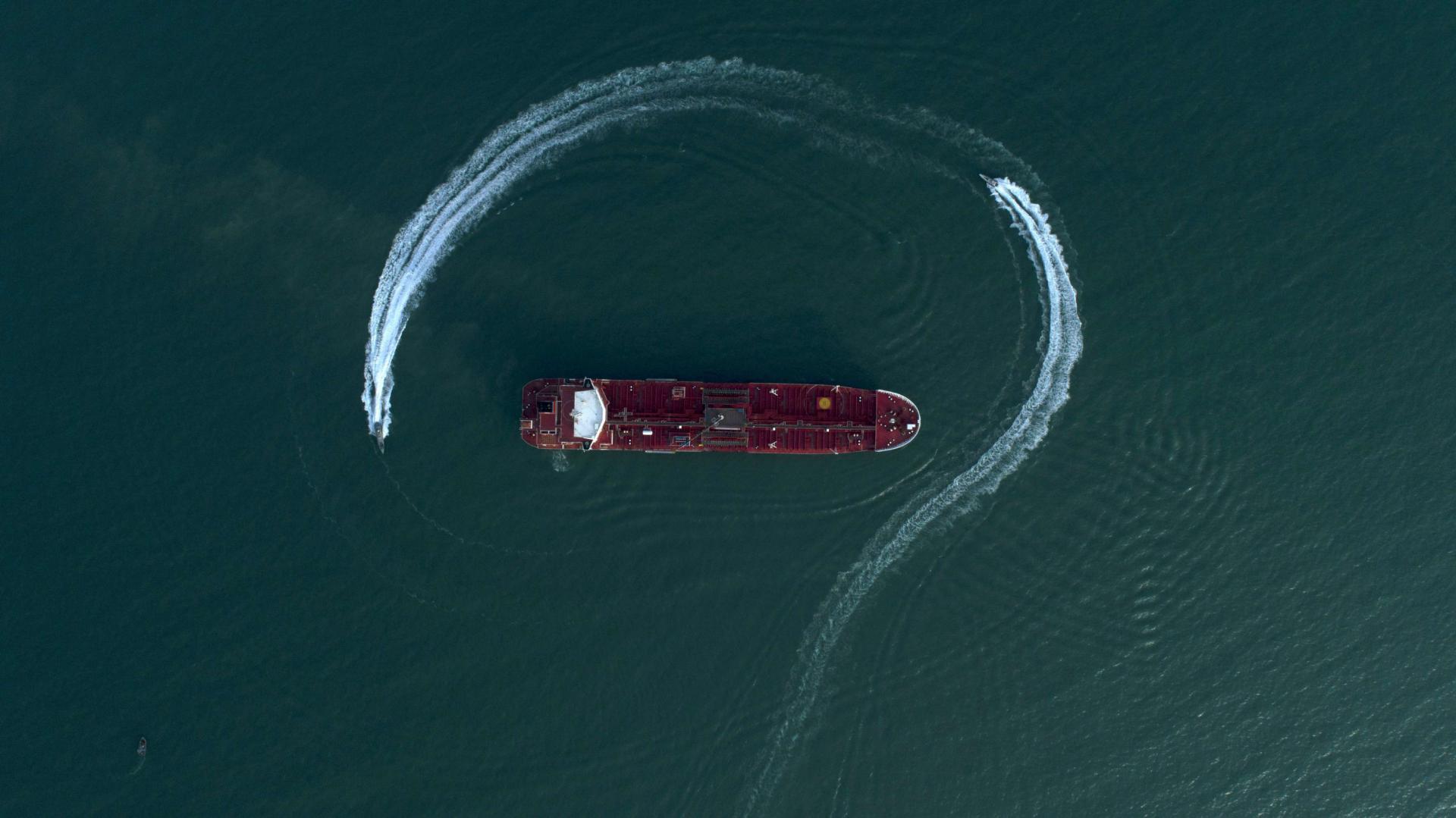Guards boats were patrolling the Gulf to control traffic and detect illicit trade