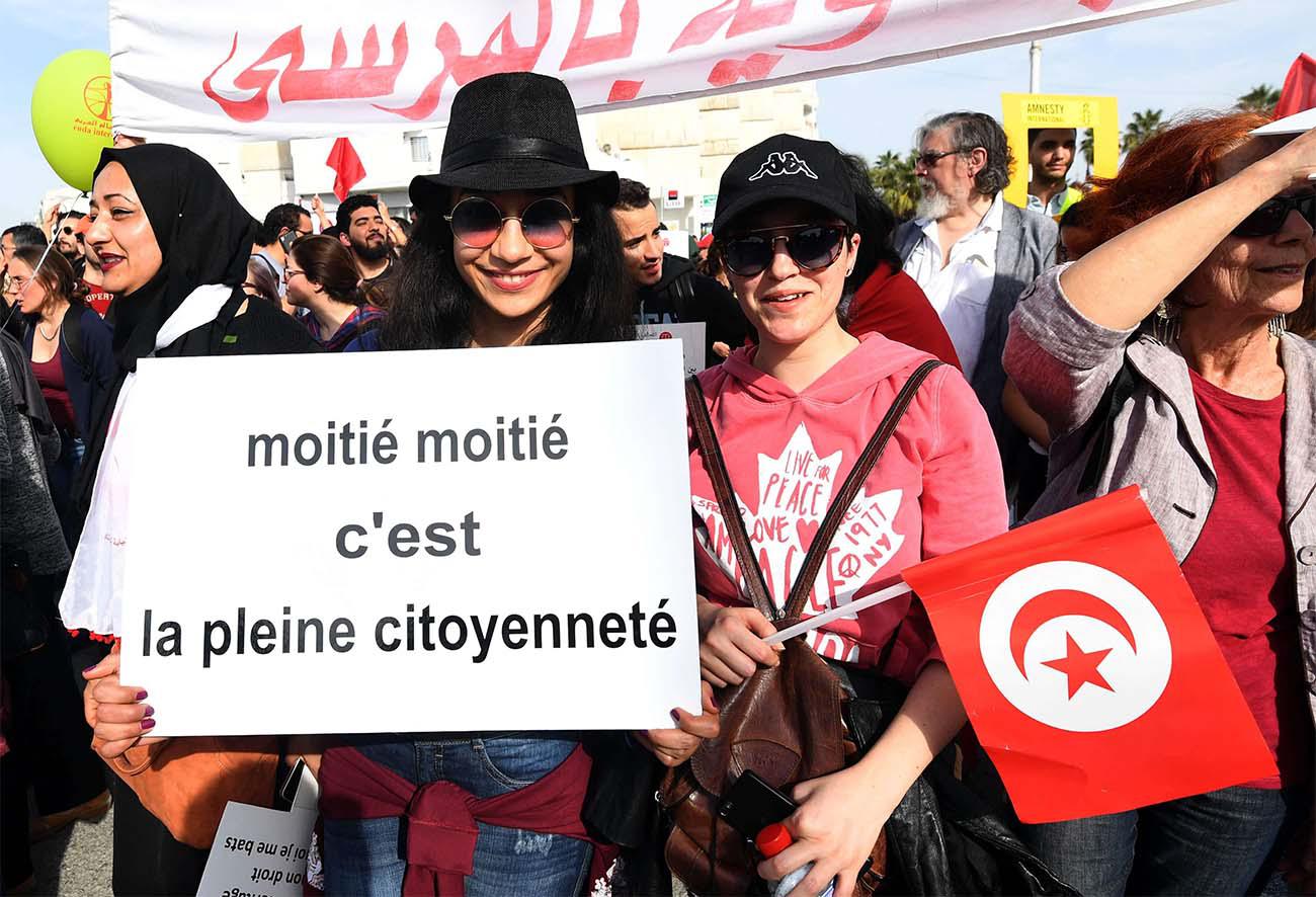 "Fifty fifty it's the full citizenship," reads the banner