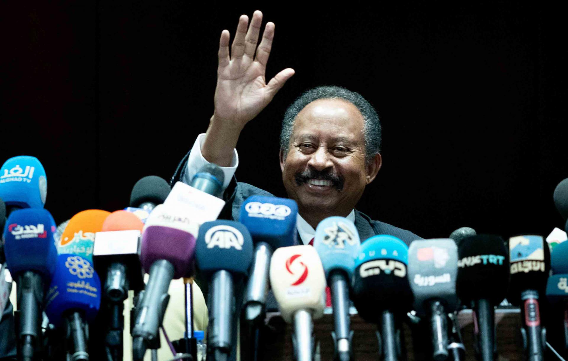 حمدوك يعد ببناء سلام دائم في السودان