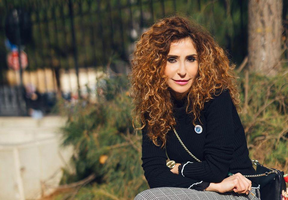 الكاتبة والإعلامية اللبنانية ثناء عطوي (الصورة من صفحتها على فيسبوك)