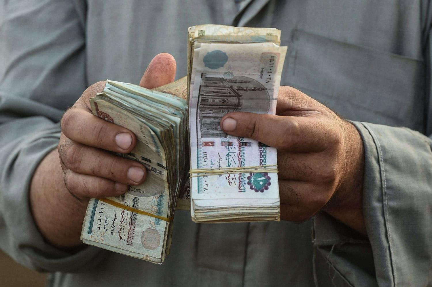 الجنيه يقفز لأكثر من 11 بالمئة مقابل الورقة الأميركية الخضراء 