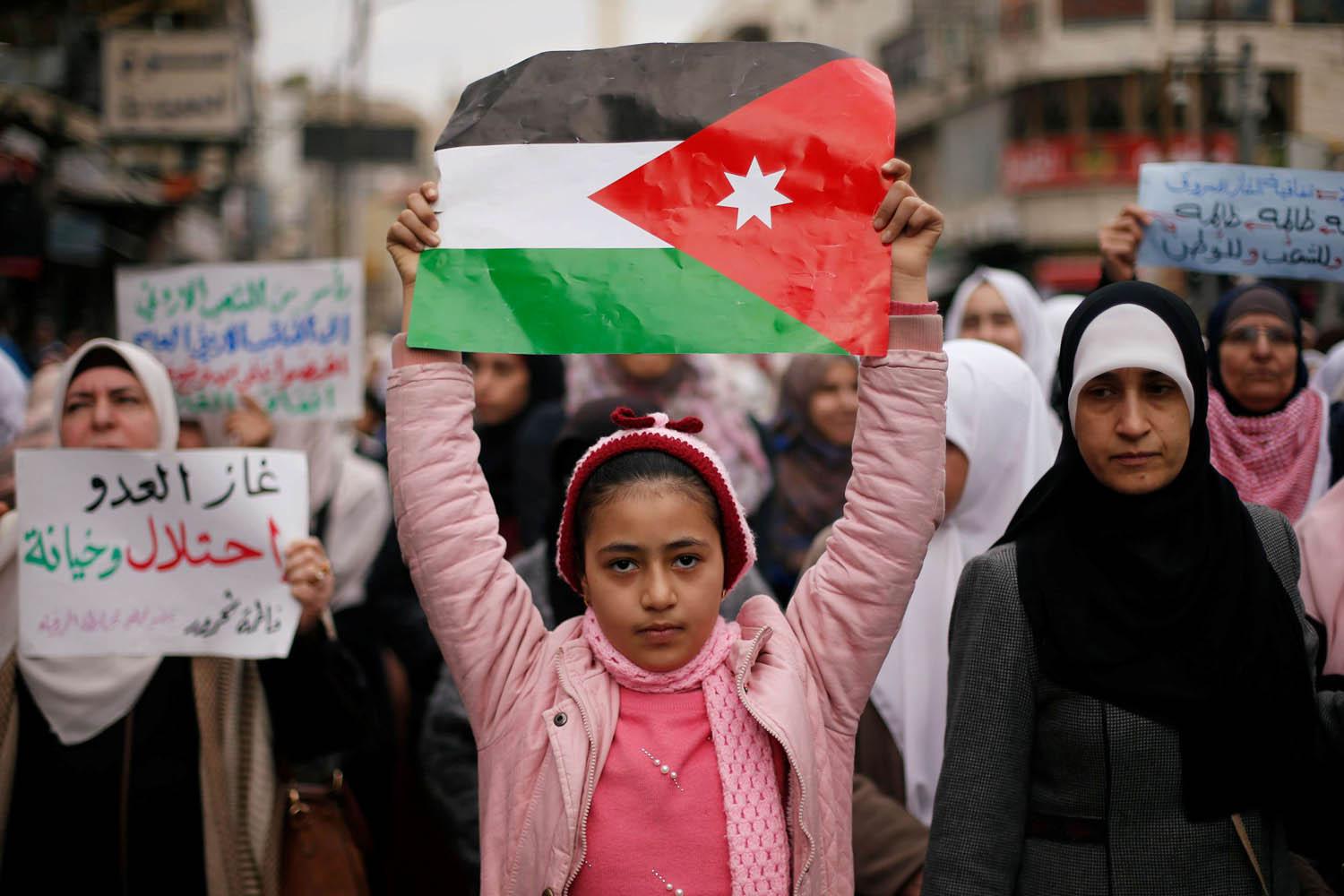 أردنيات يتظاهرن ضد مشروع الغاز مع اسرائيل