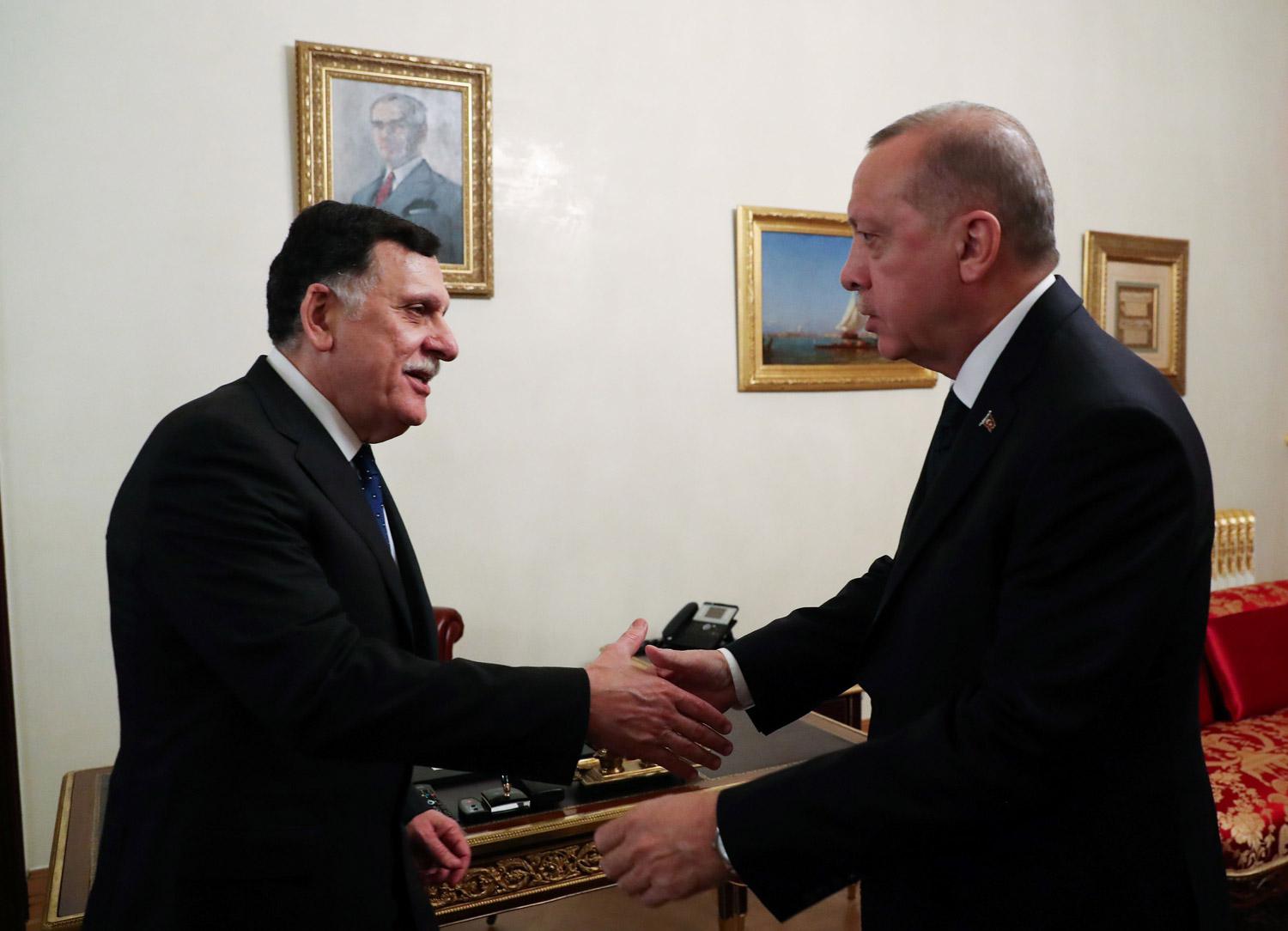 أردوغان يعتبر مشاركة المرتزقة القتال مع الجيش التركي شرفا لهم