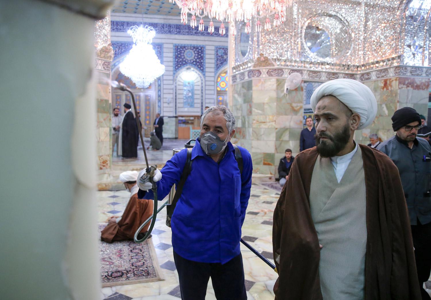 إيران ترفض وضع مدينة قم تحت الحجر الصحي