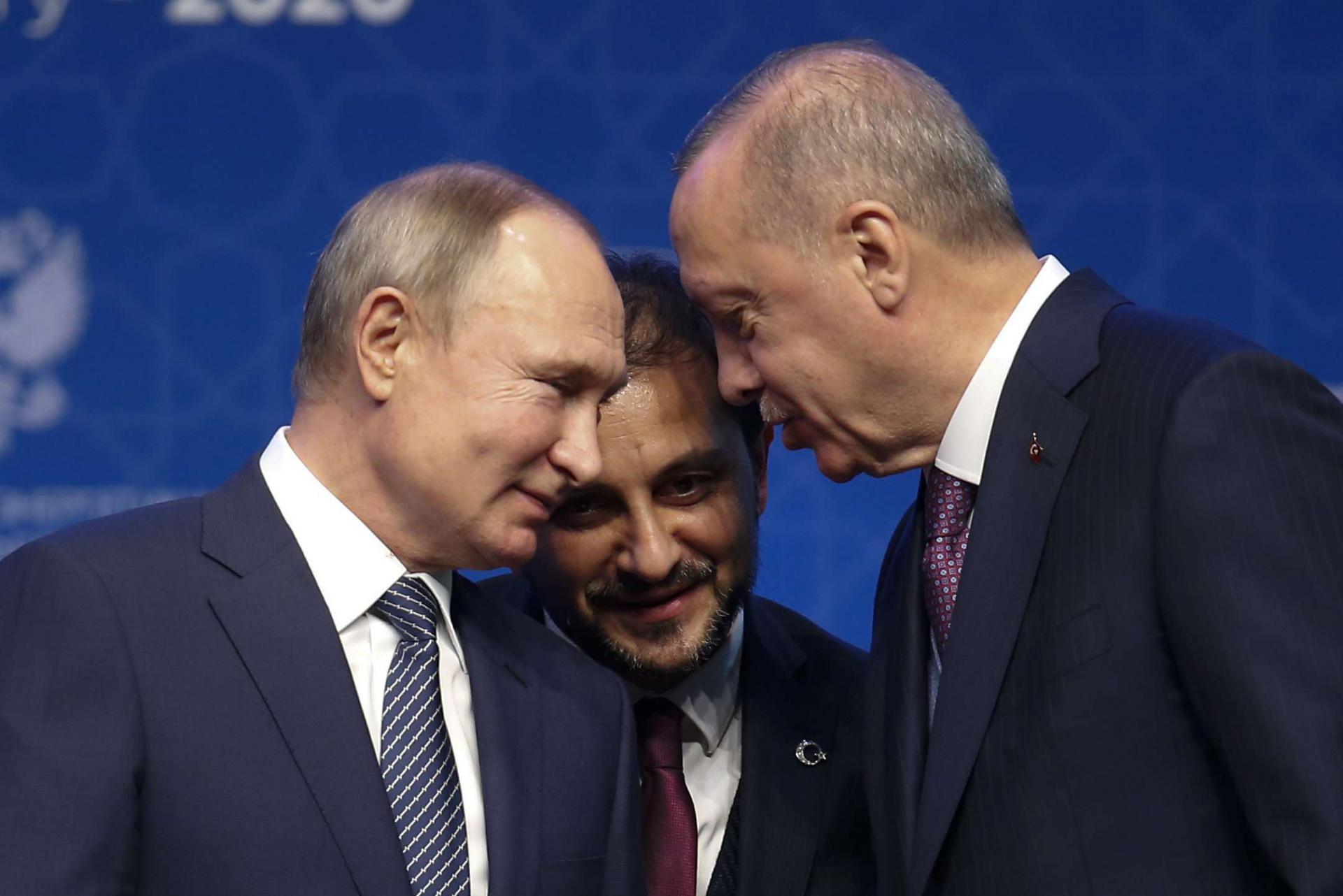 أردوغان يهمس لبوتين 'الحل يكمن في تطبيق اتفاق سوتشي' في إدلب 