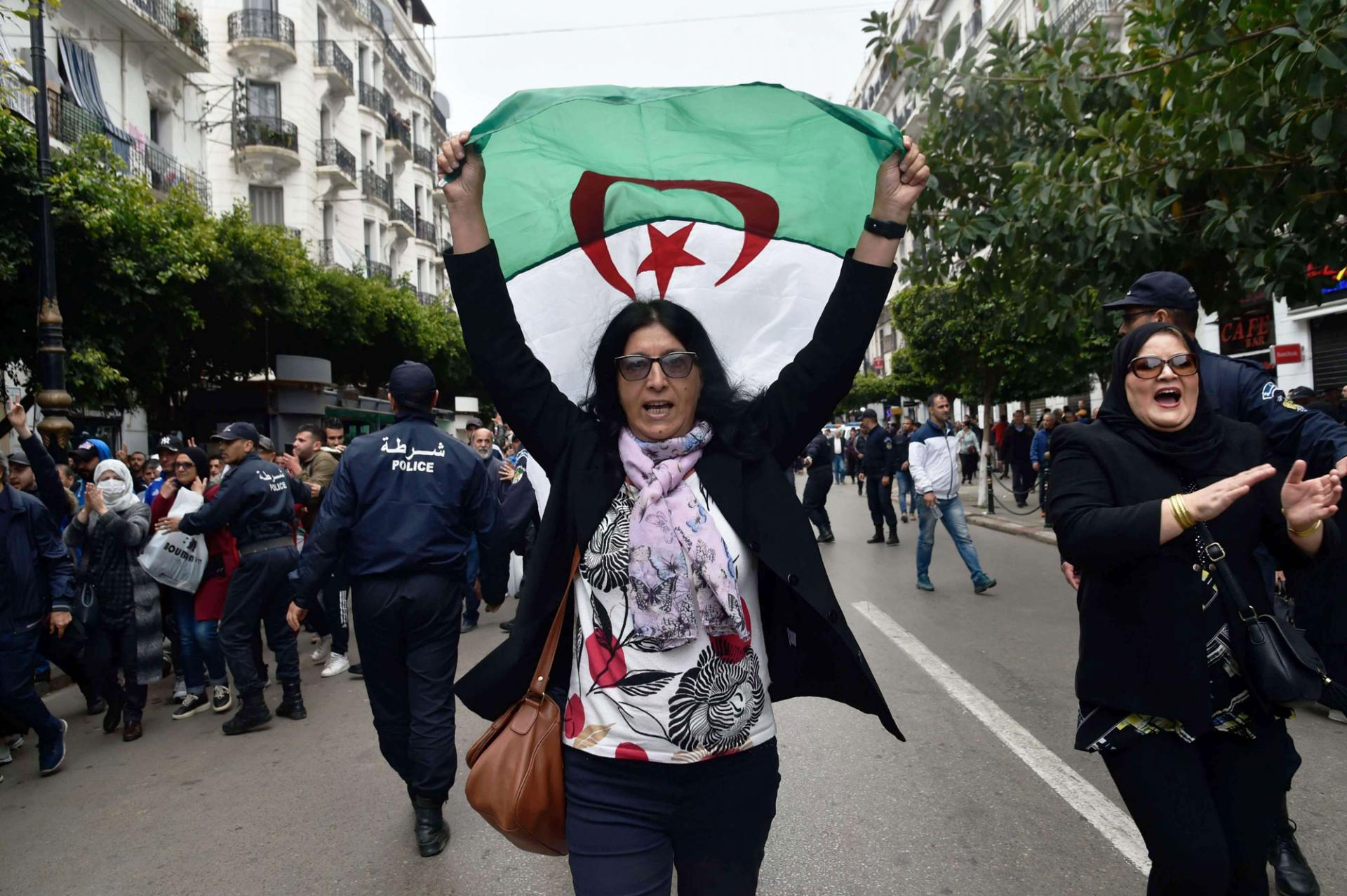 'دولة مدنية وليس فيروسية'