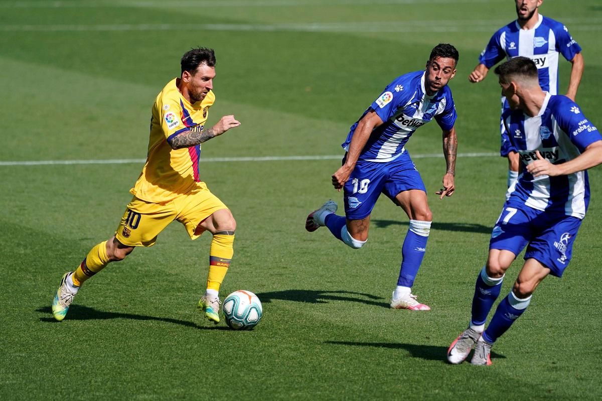 ميسي في مباراة برشلونة وألافيس