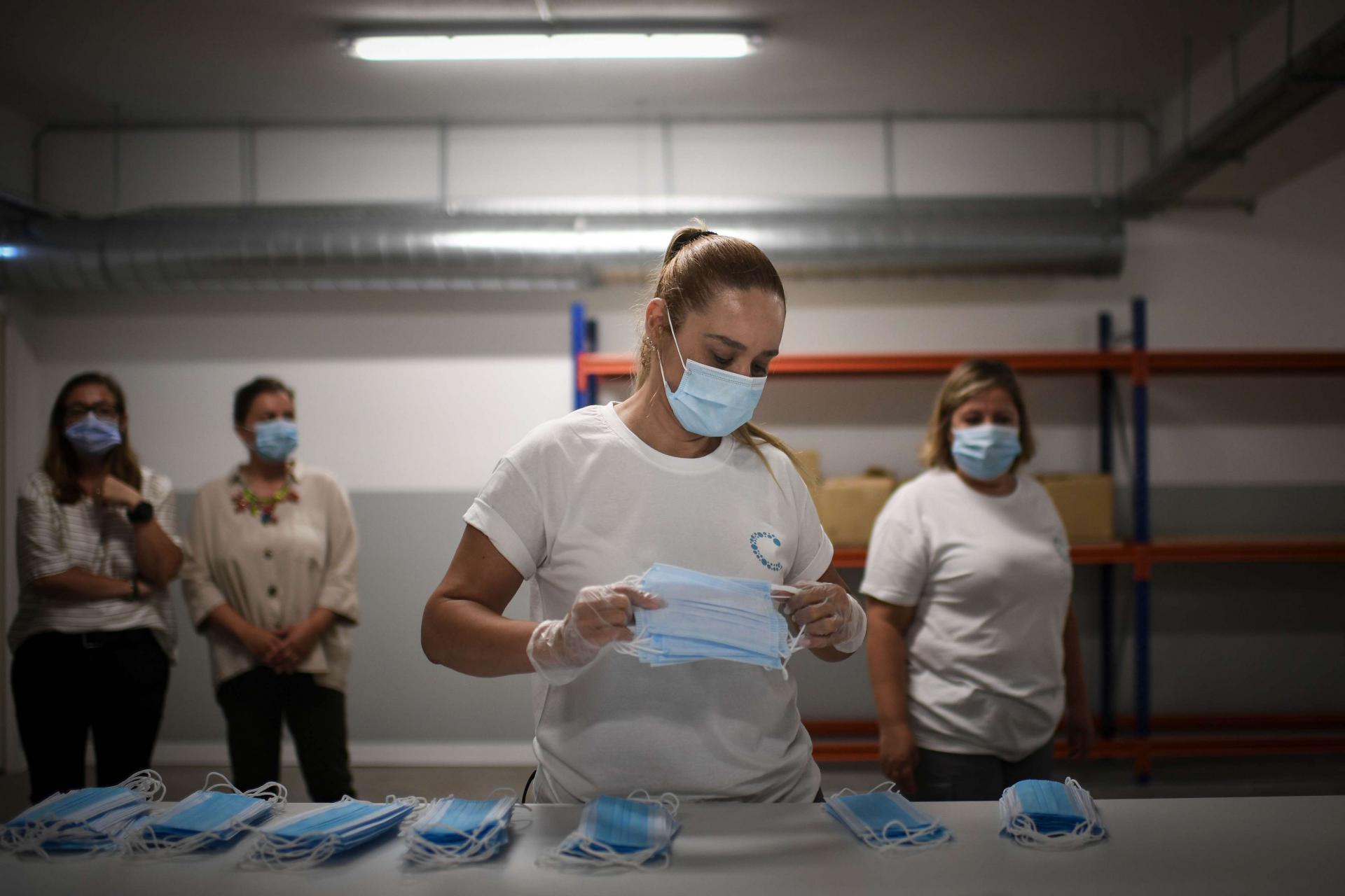 مصنع كمامات في البرتغال