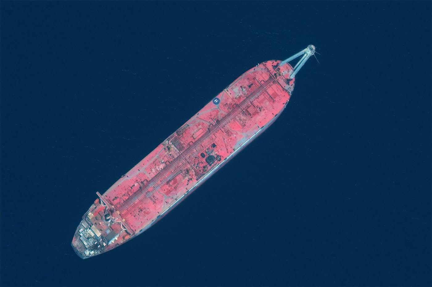 A ticking bomb: the oil tanker is loaded with more than one million barrels of crude oil
