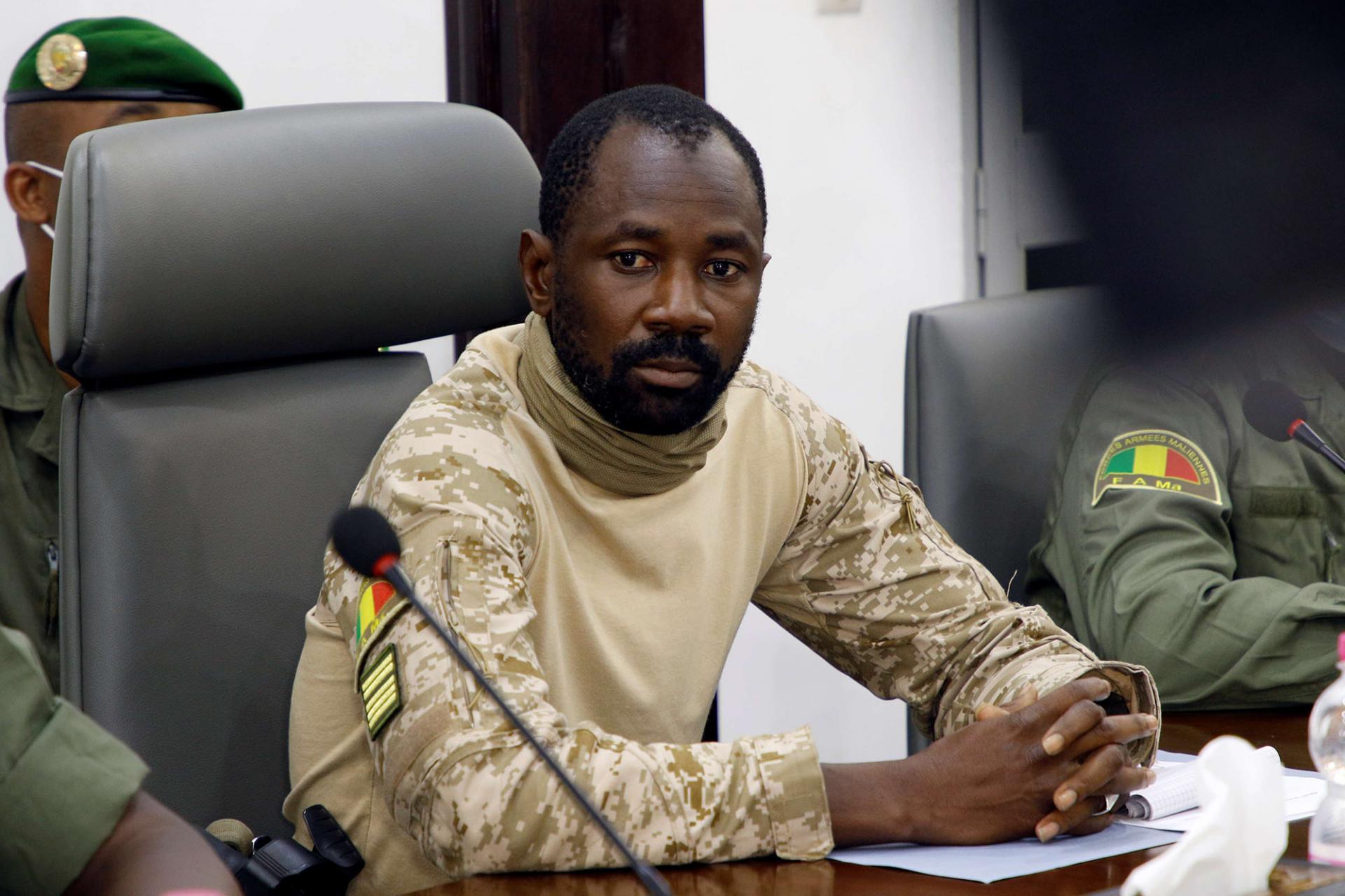 عاصمي غويتا يعين كبار المسؤولين ويوقع المراسيم ويعتمد السفراء 