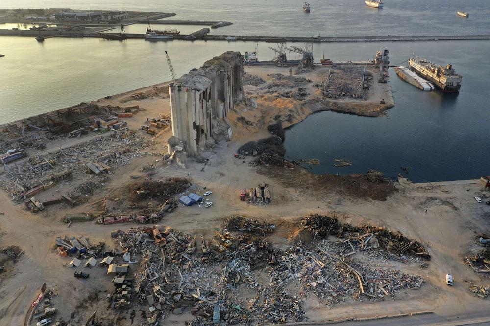 انفجار الرابع من أغسطس حول أجزاء واسعة من مرفأ بيروت إلى أثر بعد عين
