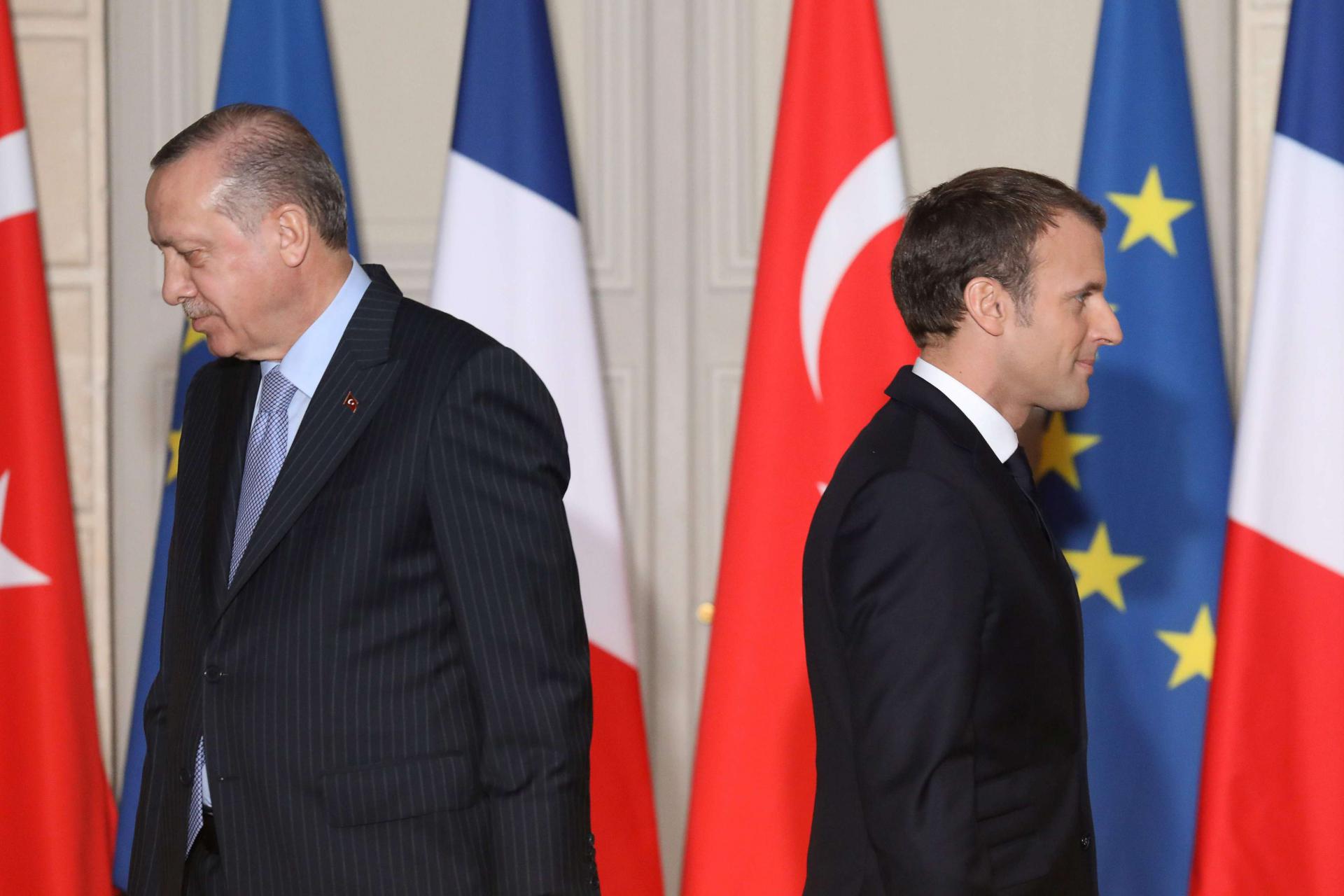 اردوغان يشعل فتيل التوتر مع ماكرون