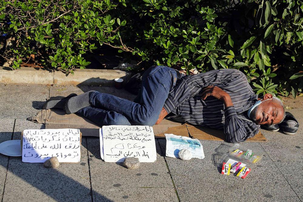 الكثير من اللبنانيين انزلقوا إلى الفقر ويعتمدون بشكل متزايد على المواد الغذائية المدعومة