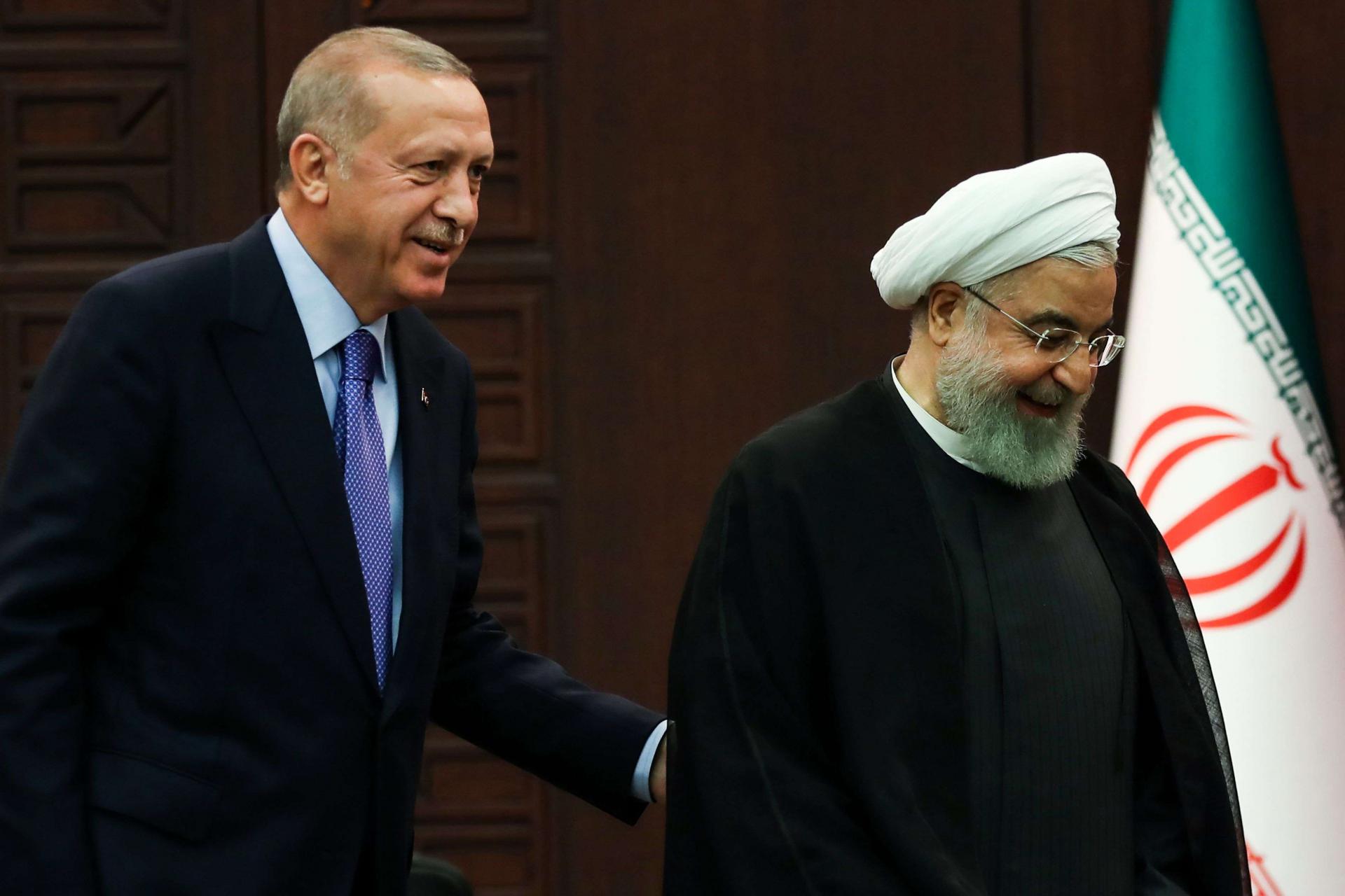 الرئيس التركي رجب طيب اردوغان ونظيره الايراني حسن روحاني
