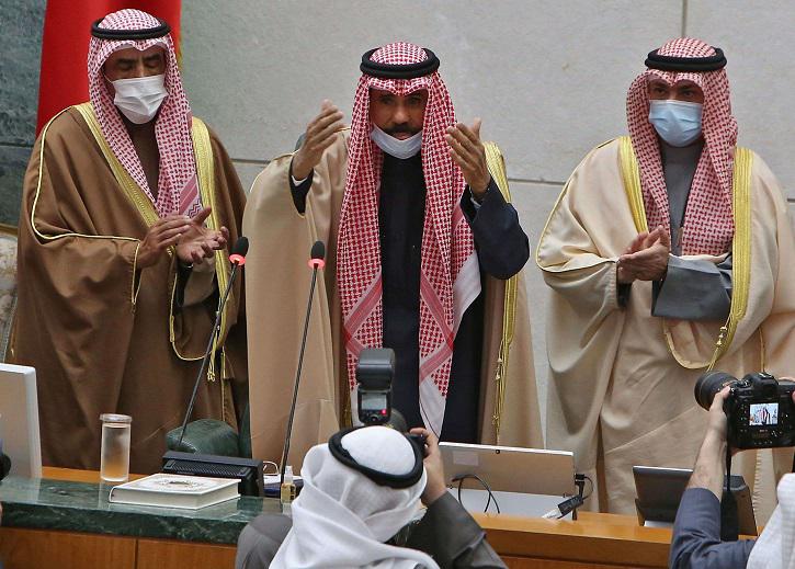 الكلمة الأخيرة للأمير الشيخ نواف الأحمد لتحديد مستقبل الحكومة