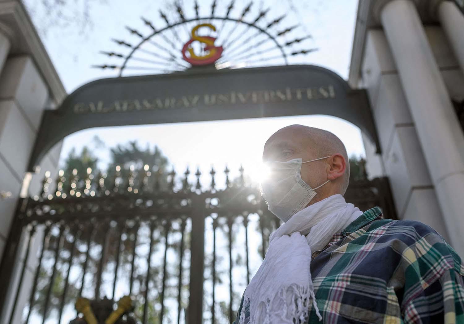 French professors appeal for Turkish work permits in diplomacy row