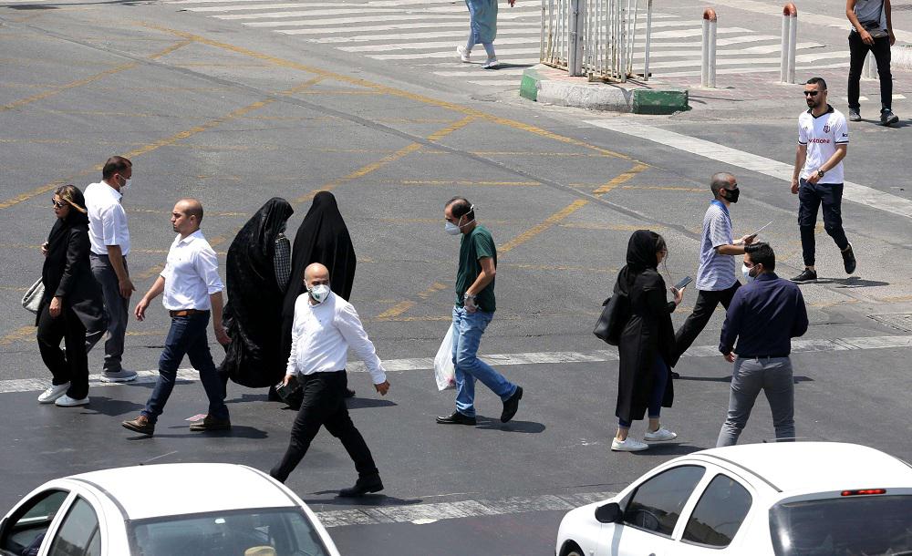 السلطات الإيرانية تدعو مواطنيها لليقضة لمنع انتشار موجة أخرى من كورونا
