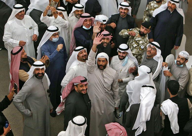 الغانم وأنصاره لم يحترموا اجراءات التوقي من فيروس كورونا بينما تئن البلاد تحت وطأة ازمة صحية