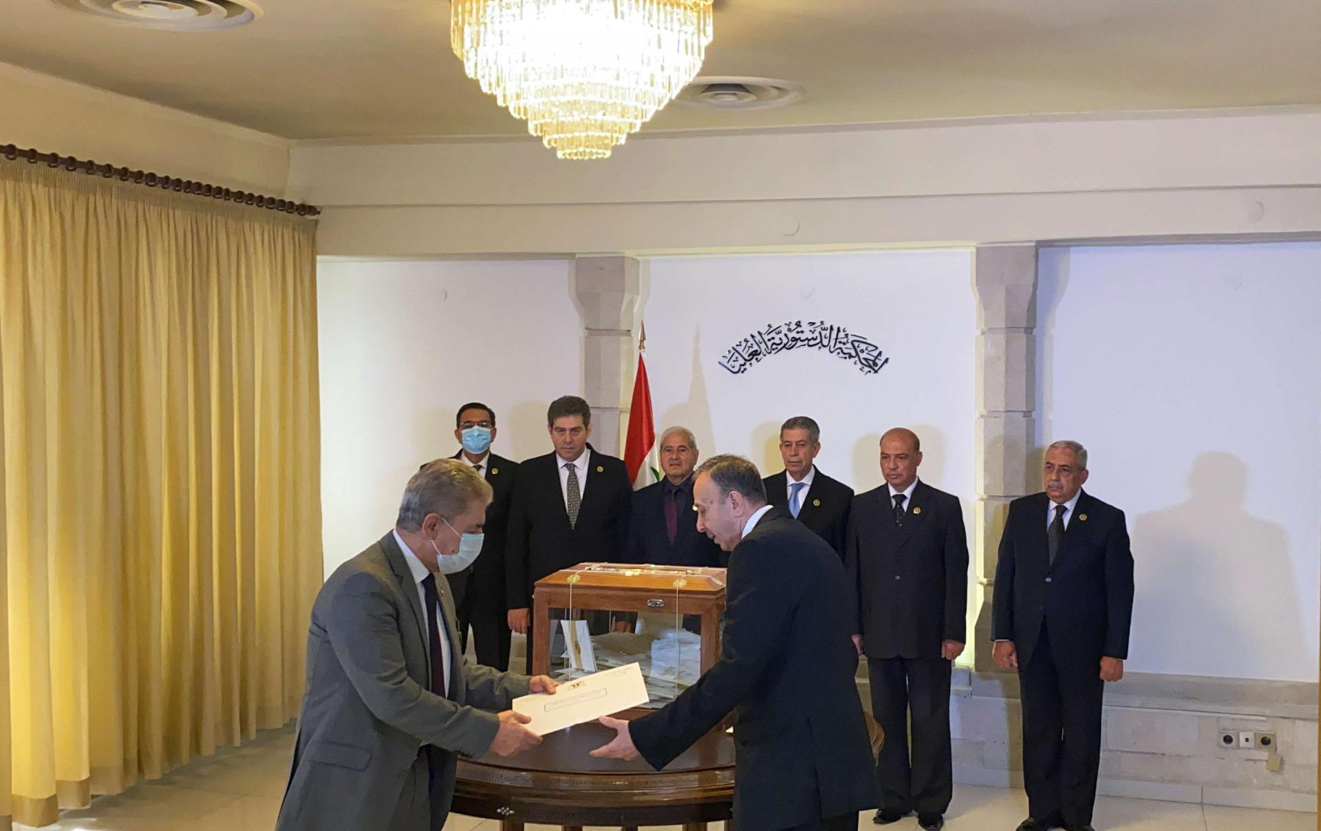 المرشحون للانتخابات الرئاسية في سوريا بمقر المحكمة الدستورية