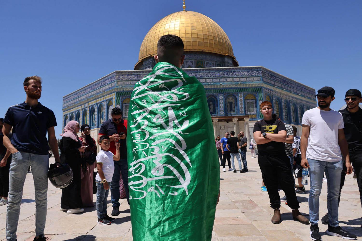 فلسطينيون في حرم المسجد الأقصى