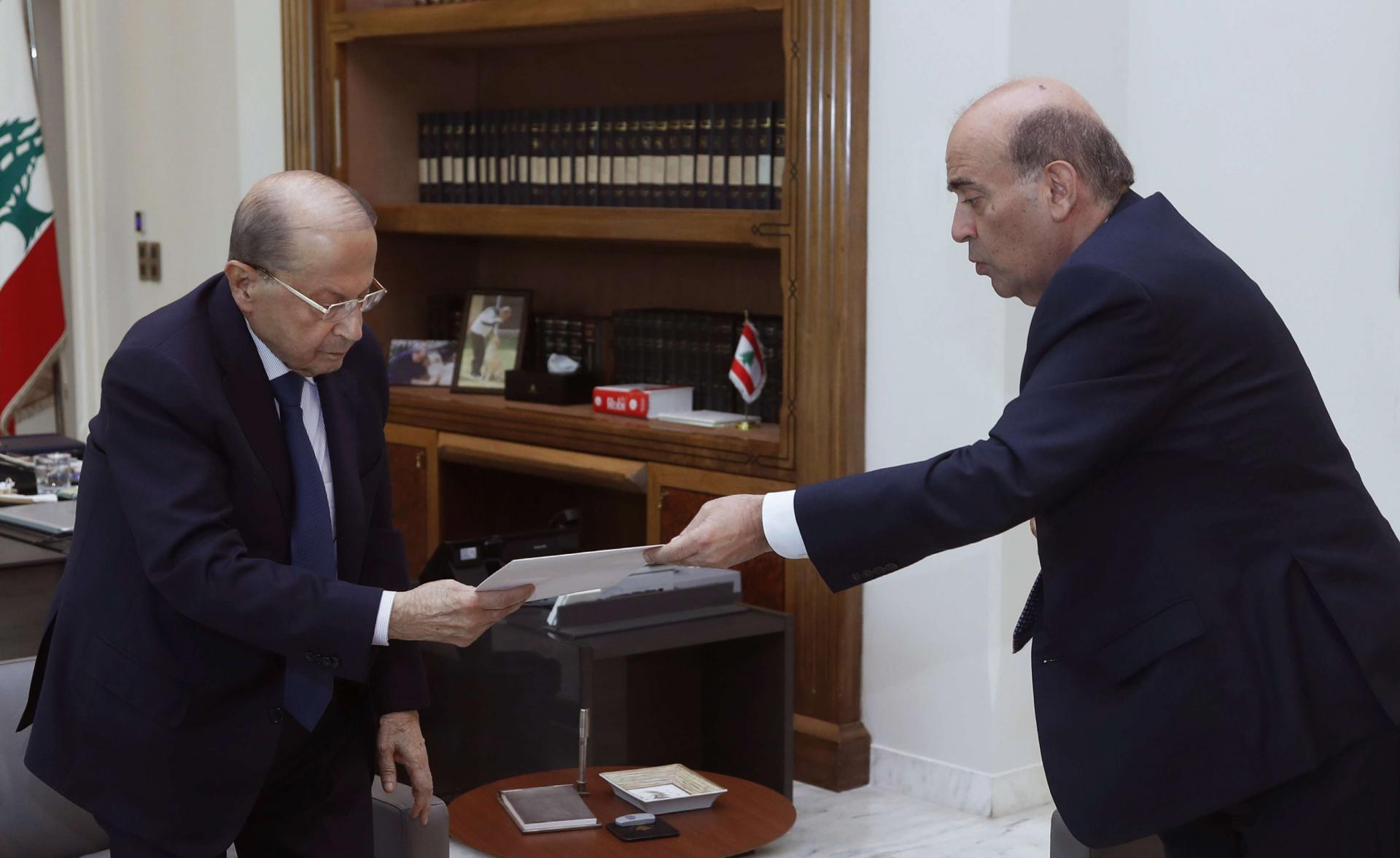 شربل وهبة تقدم للرئيس ميشال عون بطلب اعفائه من منصبه بعد اساءات اثارت غضبا خليجيا