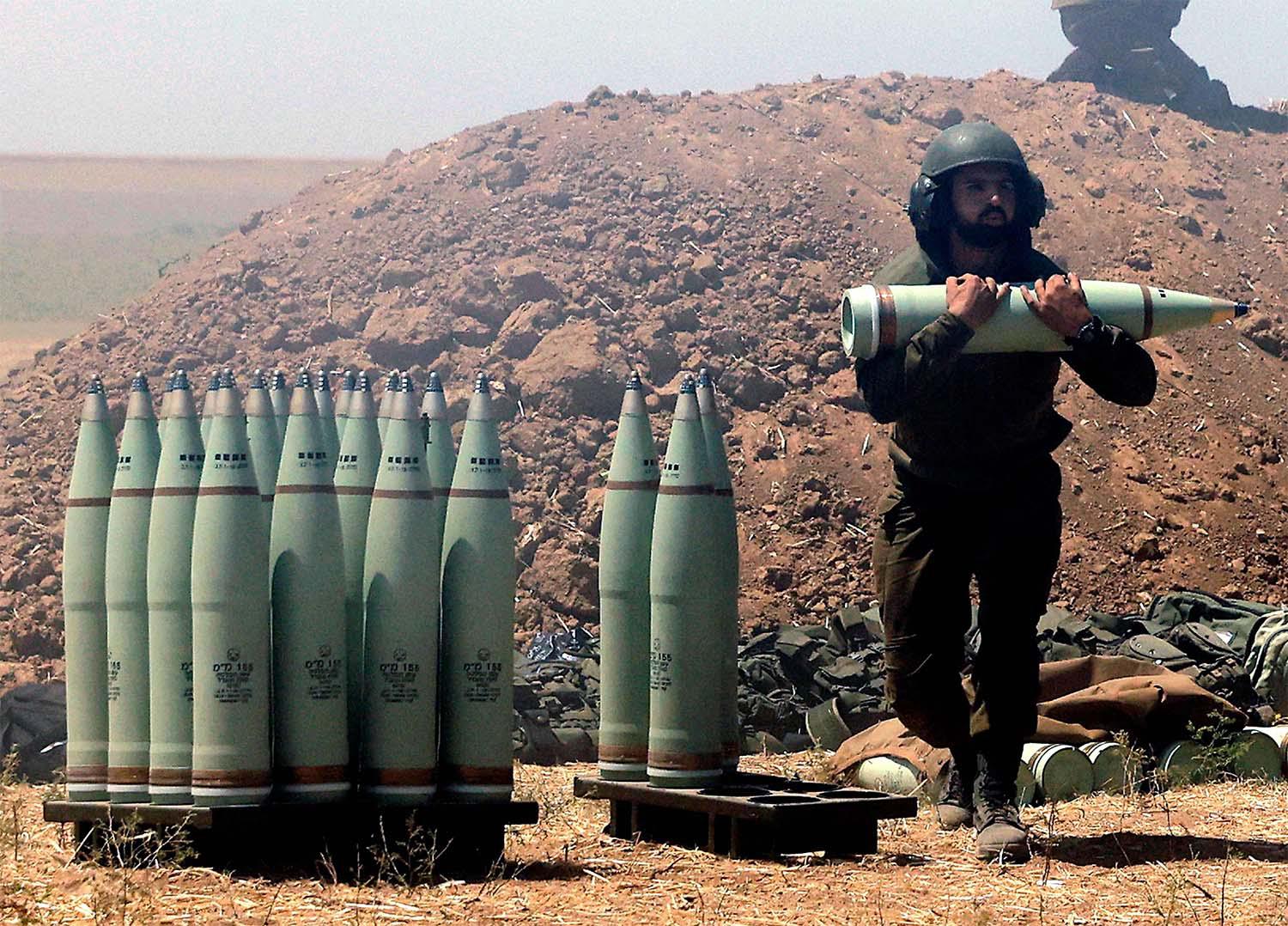 Israel continues to fire artillery shells towards the Gaza Strip