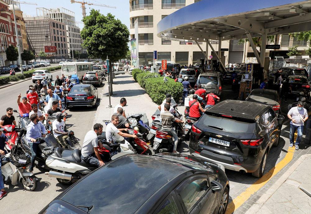 مواجهات جديدة في طوابير الوقود بلبنان