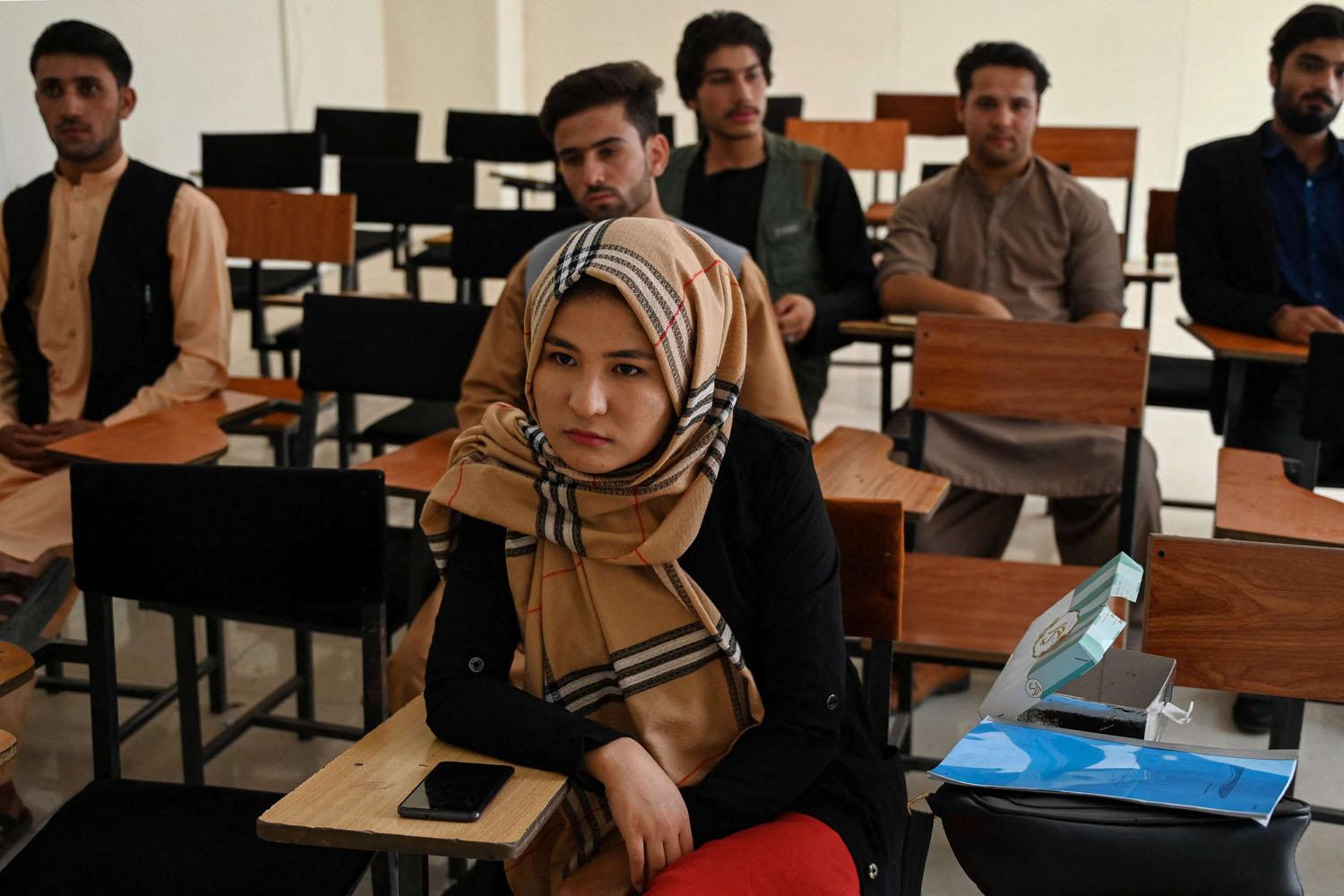 شروط طالبان تطبق على الجامعات الخاصة والعمومية