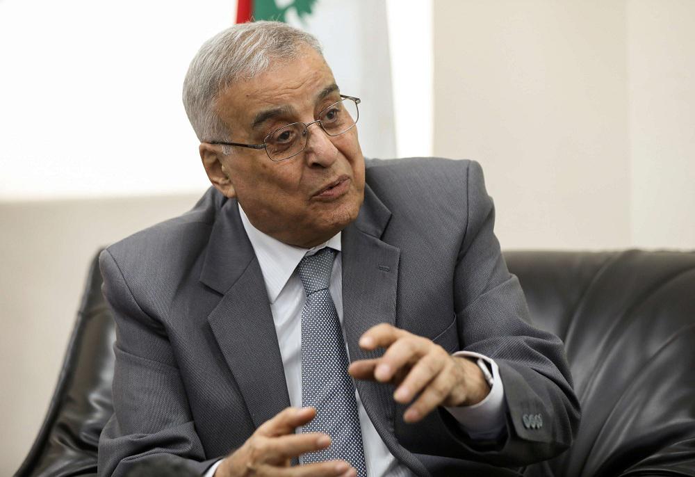 وزير خارجية لبنان يدعو السعودية للحوار لحل الأزمة ويهاجم في السرّ