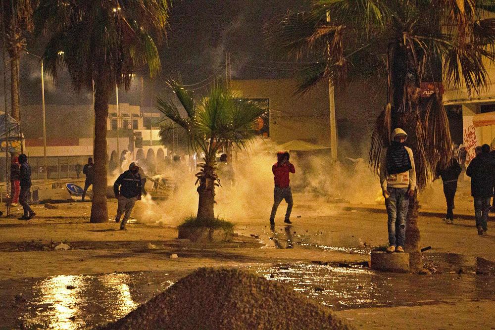 احتقان شعبي في بلدة عقارب بعد اعادة فتح مصب نفايات في البلدة