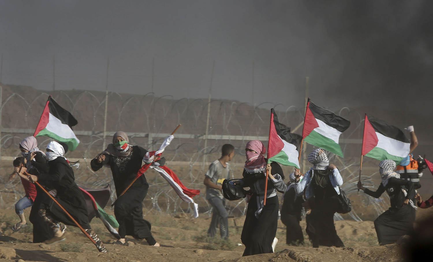 فلسطينيات يتظاهرن على حدود غزة مع إسرائيل