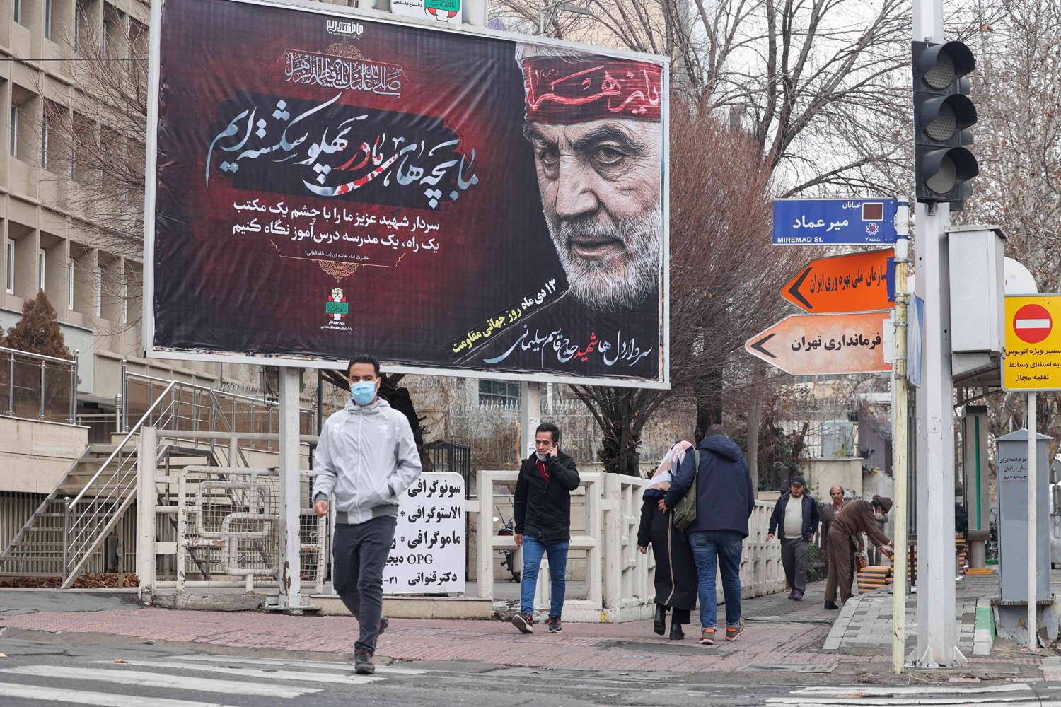جدارية وسط طهران لقاسم سليماني