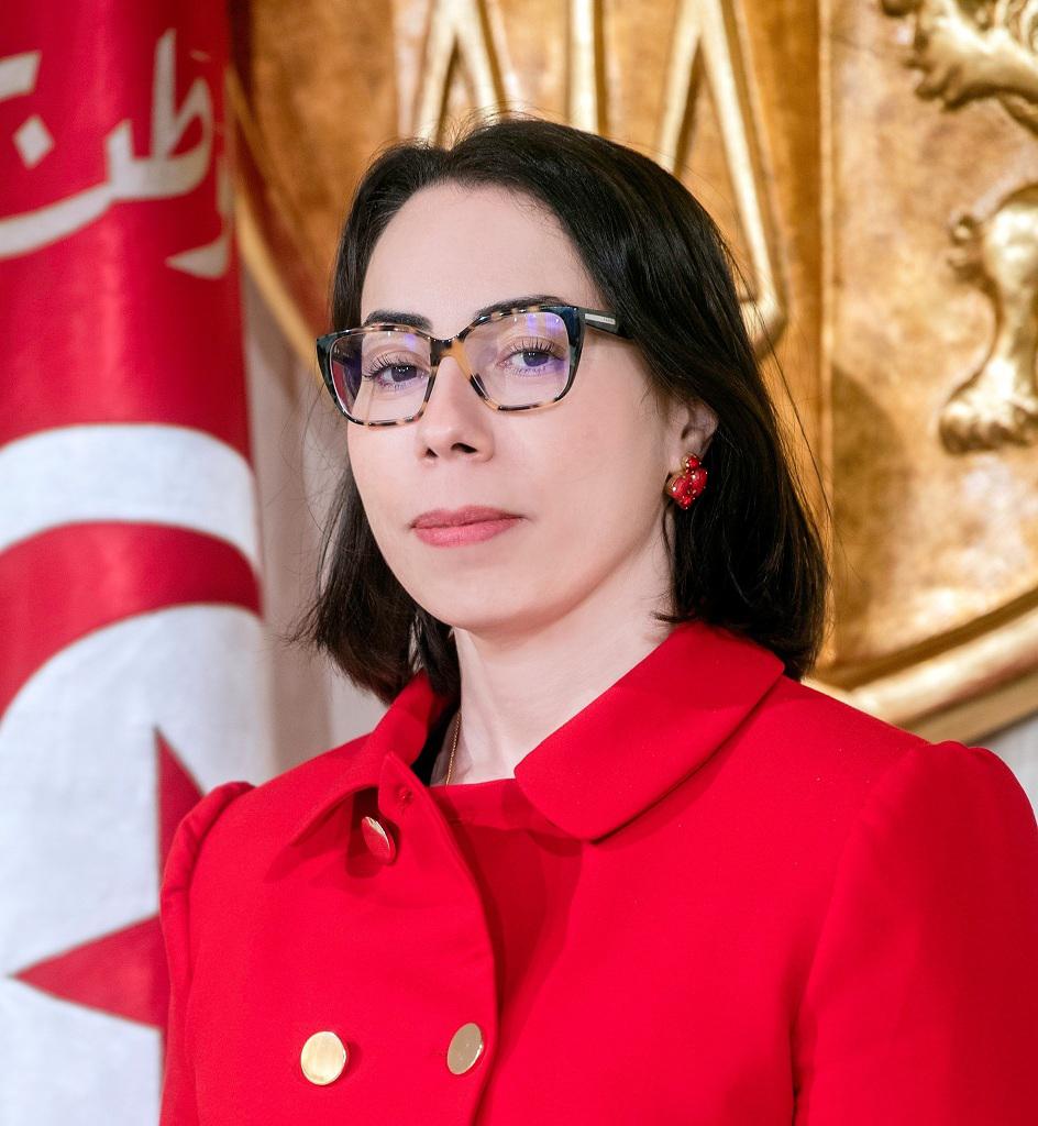 استقالة مفاجئة لنادية عكاشة
