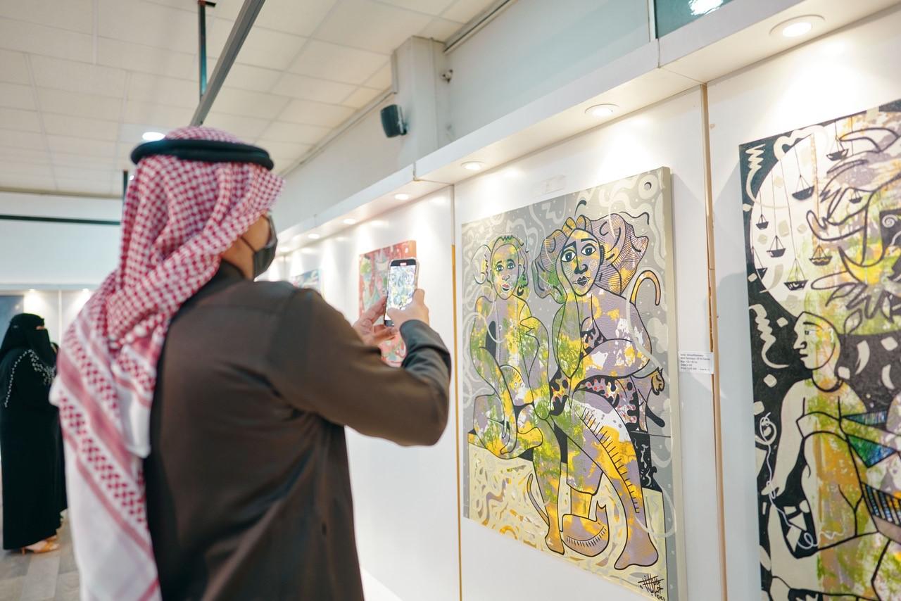  معرض