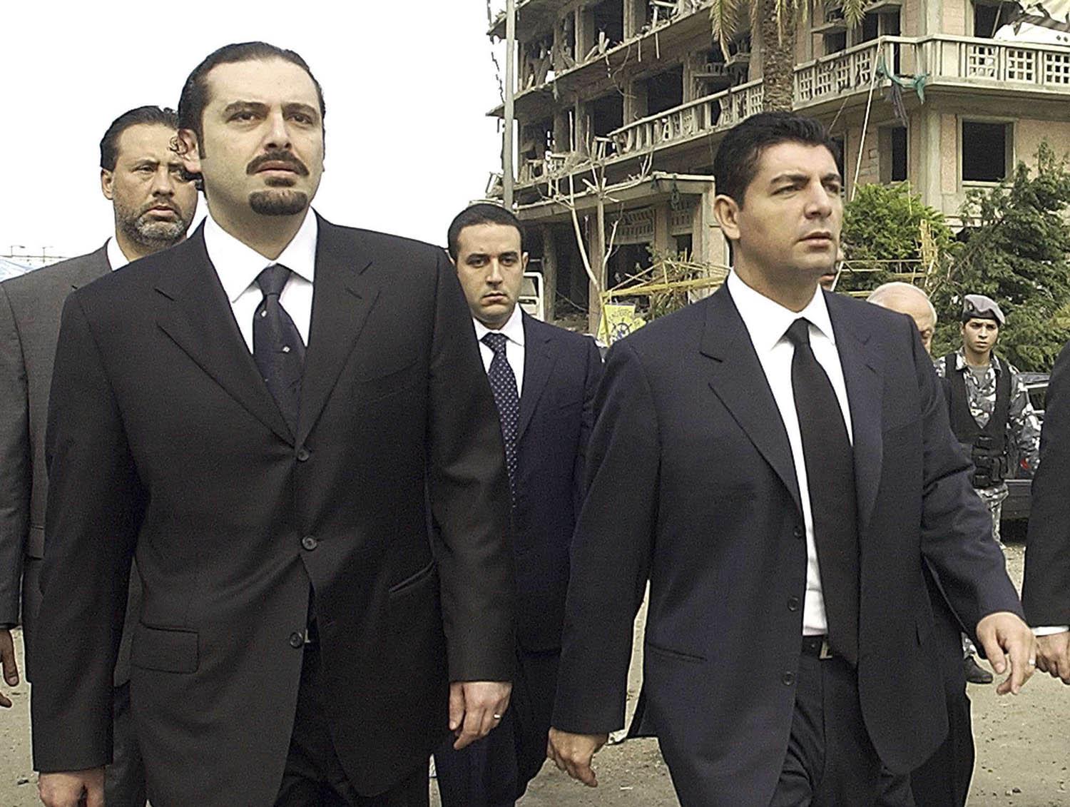 سعد وبهاء الحريري في موقع تفجير موكب ابيهم رفيق الحريري في بيروت