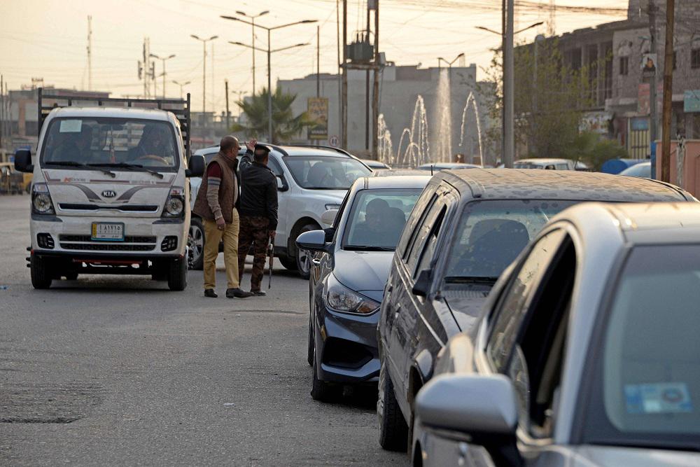 طوابير طويلة أمام محطات الوقود في الموصل